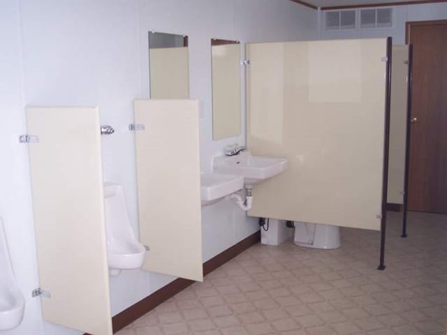 bathroom-containers-640x480 Custom Office Containers